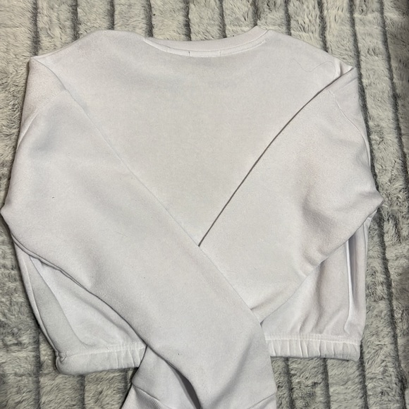 white cropped hoodie it is a medium brand is riley&james - Picture 3 of 4